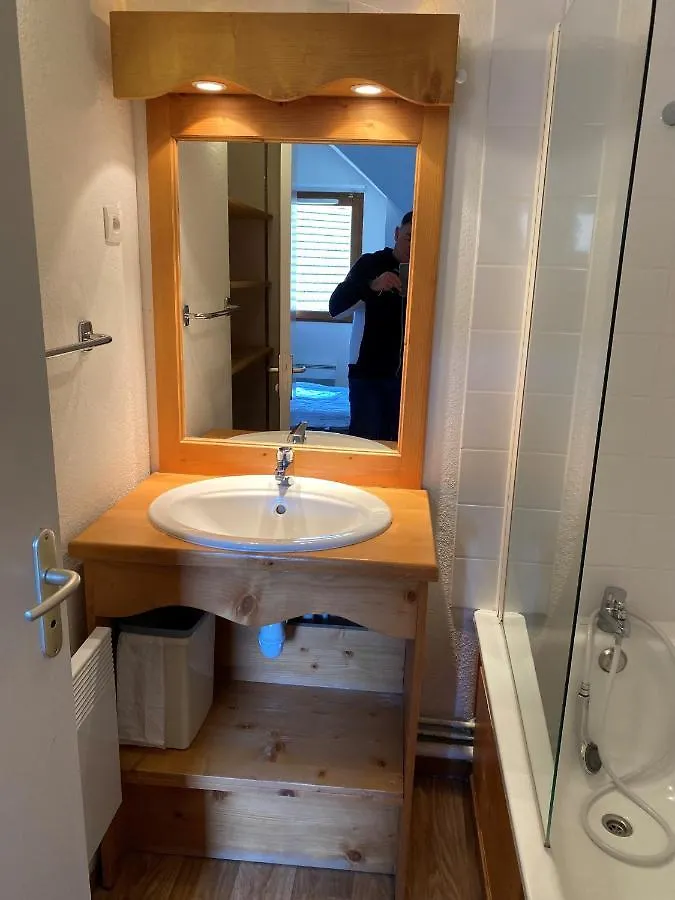 Bois de la Reine Apartments: Versatile Accommodations for 4-8 Guests Super Besse France