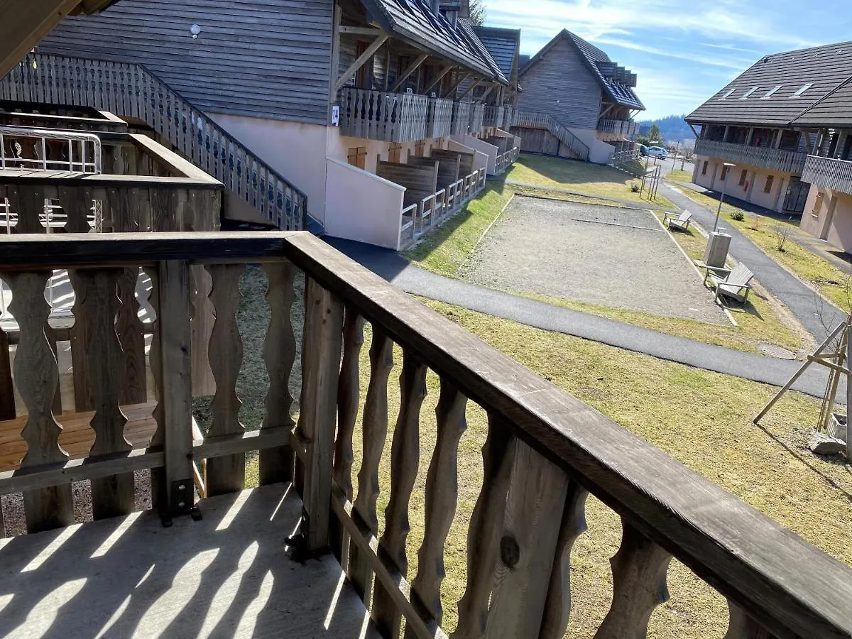 Apartment Bois de la Reine Apartments: Versatile Accommodations for 4-8 Guests Super Besse France