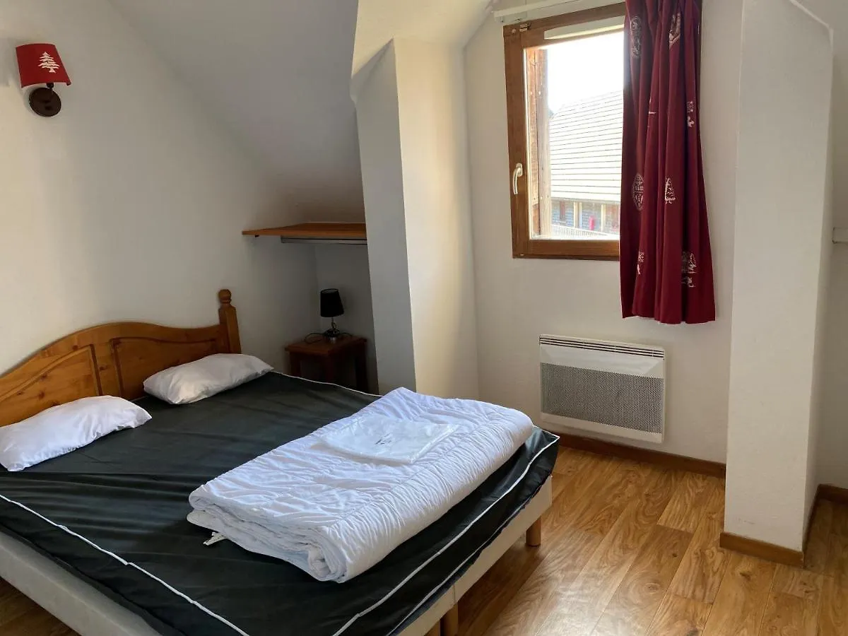 Bois de la Reine Apartments: Versatile Accommodations for 4-8 Guests Super Besse