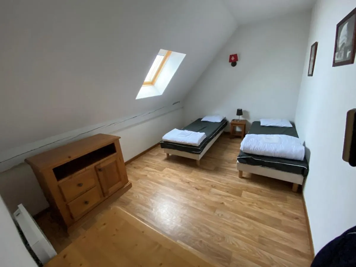 Bois de la Reine Apartments: Versatile Accommodations for 4-8 Guests Super Besse