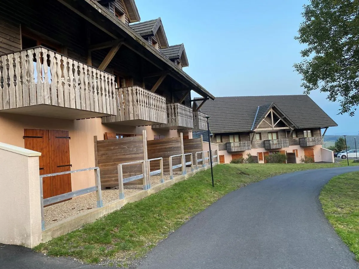 Bois de la Reine Apartments: Versatile Accommodations for 4-8 Guests Super Besse 0*,  France