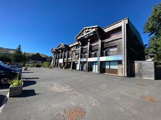 Apartment Bois de la Reine Apartments: Versatile Accommodations for 4-8 Guests Super Besse France