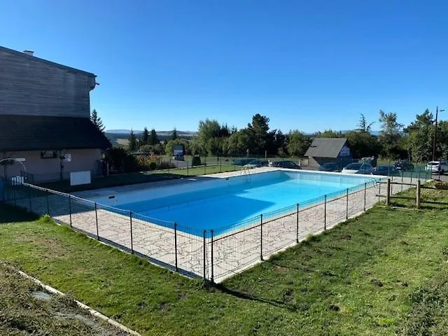 Bois de la Reine Apartments: Versatile Accommodations for 4-8 Guests Super Besse France