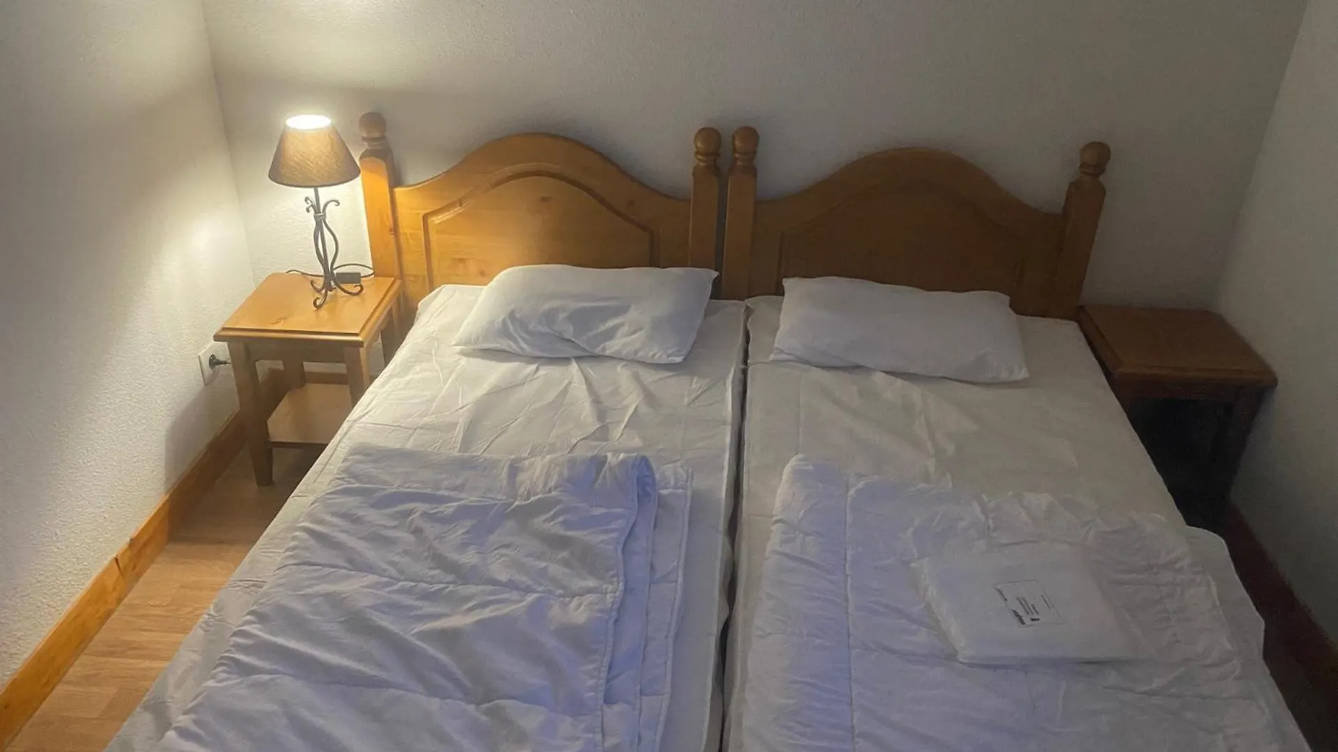 Apartment Bois de la Reine Apartments: Versatile Accommodations for 4-8 Guests Super Besse